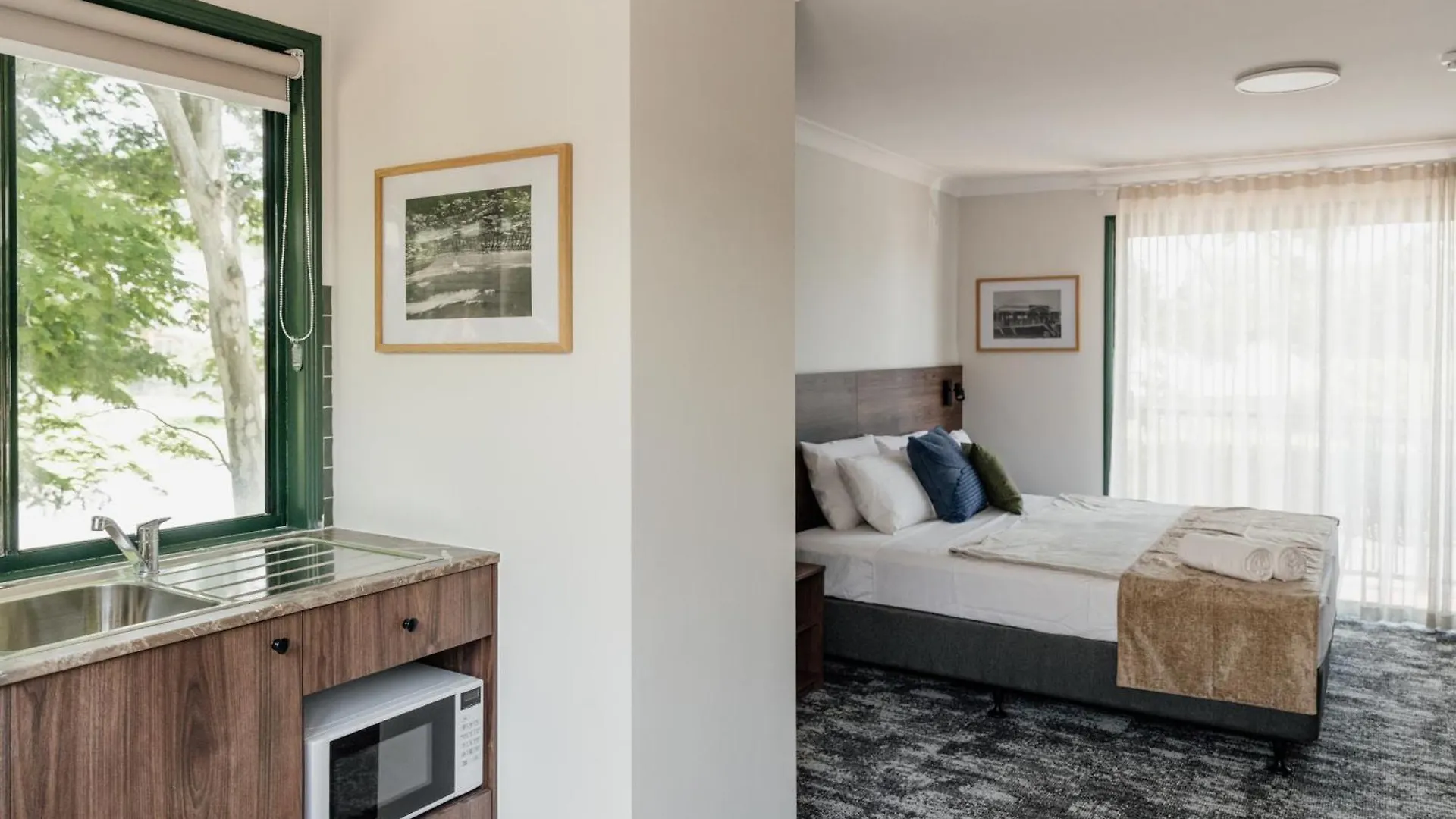 ***  Wallaby Hotel Mudgeeraba Australia